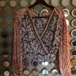 Free PEOPLE STUNNING SURPLICE SOFT FLORAL BLOUSE